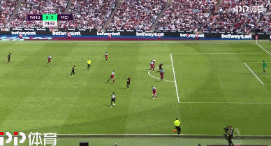 AC米兰主场气势如虹