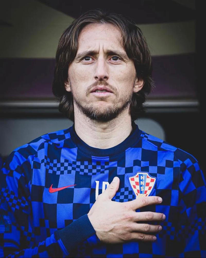 欧文突破防守连续得分