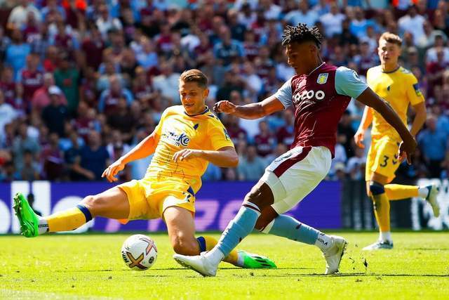 欧文突破两人防守完成得分